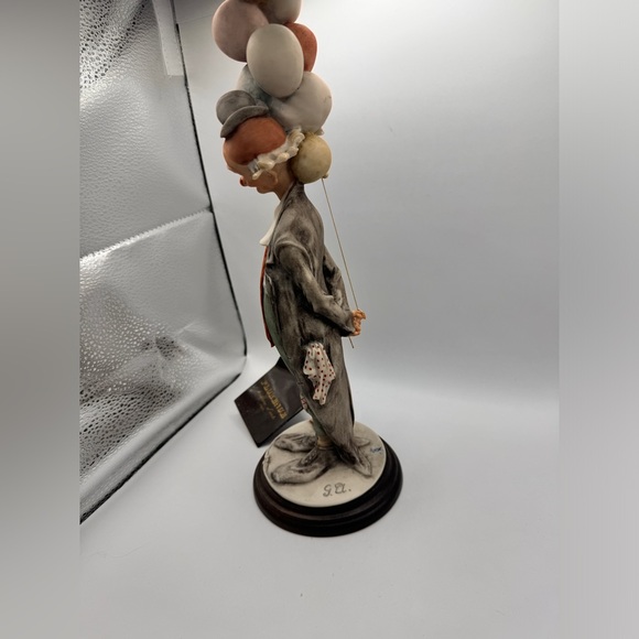 GIUSEPPE ARMANI FIGURINE HOBO CLOWN WITH BALLOONS, 14 1/4" TALL, SIGNED - Picture 5 of 9